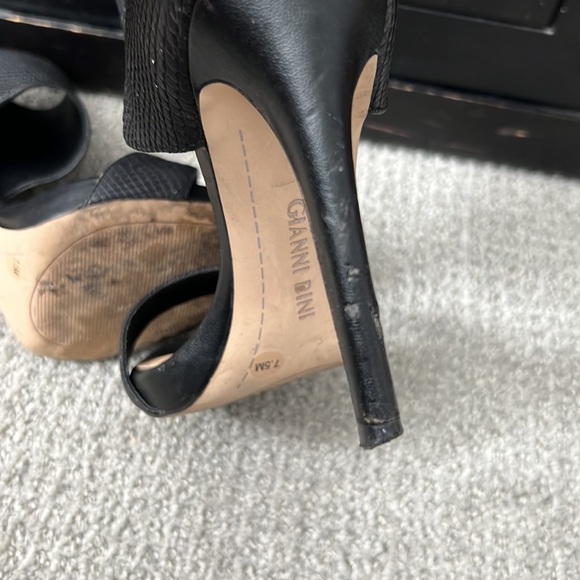 LOVIN ANKLE CUFF HEELS BY GIANNI BINI - Picture 5 of 5